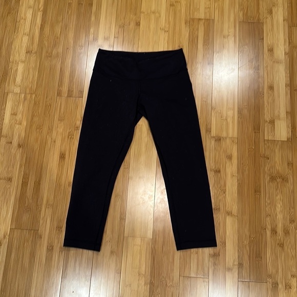 lululemon athletica Pants - Lululemon cropped leggings size 6 women’s